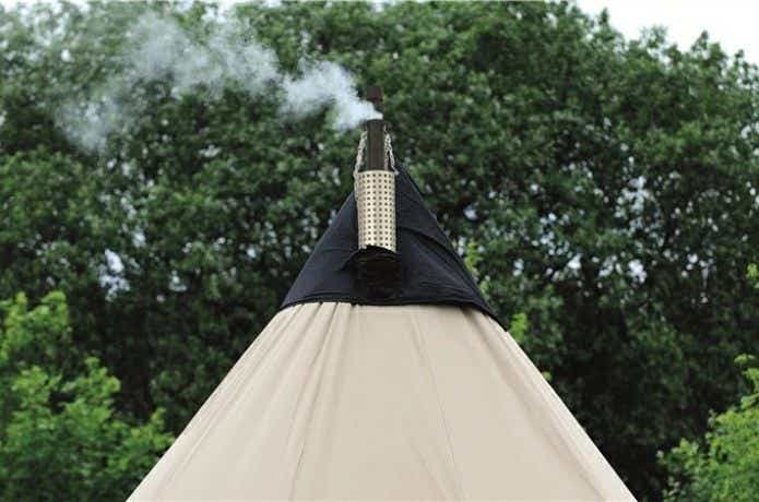 テントから出る煙突