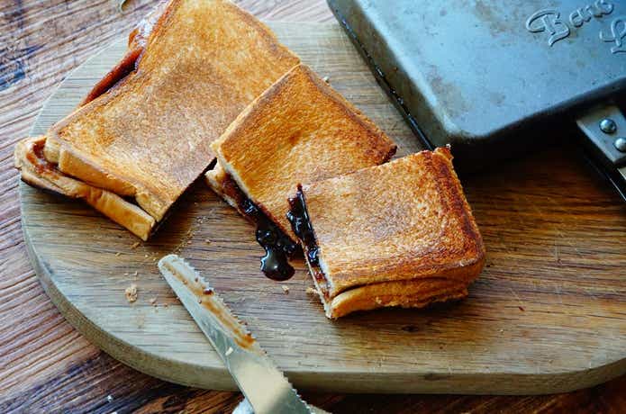 HARIBOのCHAMALLOWSチョコマシュマロでホットサンド