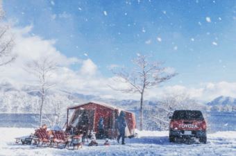 雪中キャンプを成功させるための秘訣5選！テント選びや寝るときのコツは？