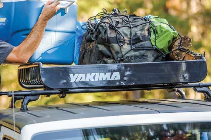 YAKIMA ロードウォーリアーから荷物を下ろす