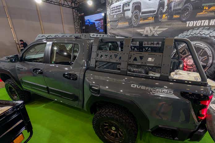 東京オートサロン　新型が最速カスタム！「AXELL トヨタ ハイラックス」