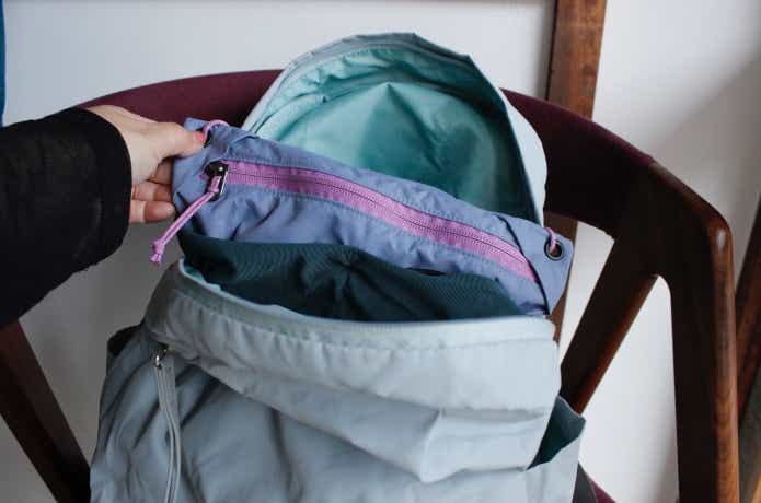 リュックにバッグインバッグしている
