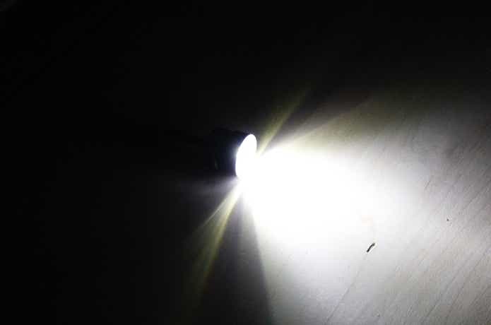 KZ1の強光モードで光が伸びている