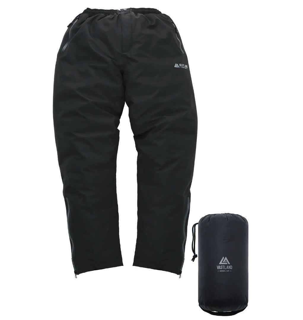 雪や結露にも強い耐水圧10,000mm仕様で、就寝前後も安心して使えるダウンパンツ