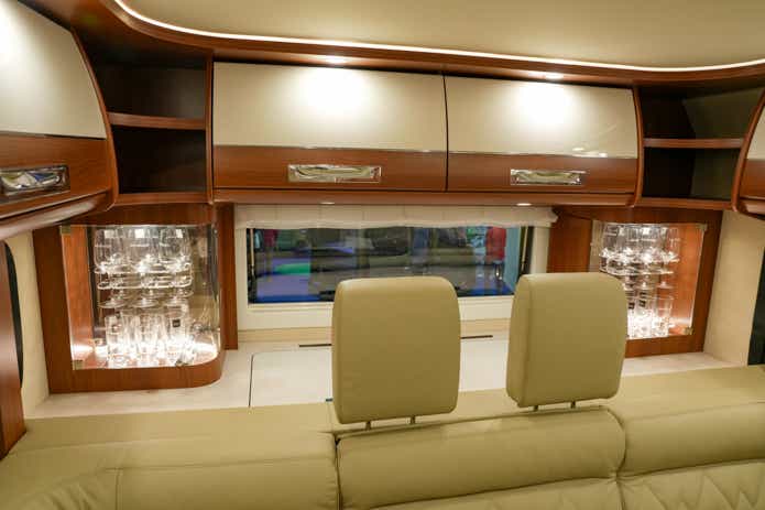 カルタゴ ライナー・フォー・ツー I 53L　ラウンジのグラス収納