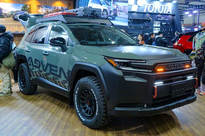 東京オートサロン　「トヨタ 新型RAV4 アウトドアスタイルコンセプト」