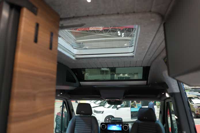 アドリア スーパーツイン600SPB サンルーフ