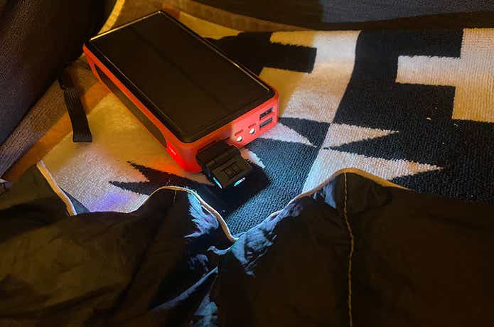 スイングUSBライト_モバイルバッテリーで使用_02