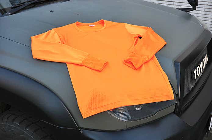 ボンネットに置いた瞬暖GRID-TEC+