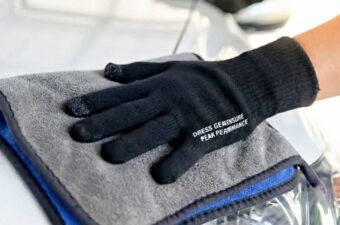 「ニットなのに防水だと…」“水に触れる前提”で作られたNEW手袋を発見。洗車・テント設営・チャリの救世主かも