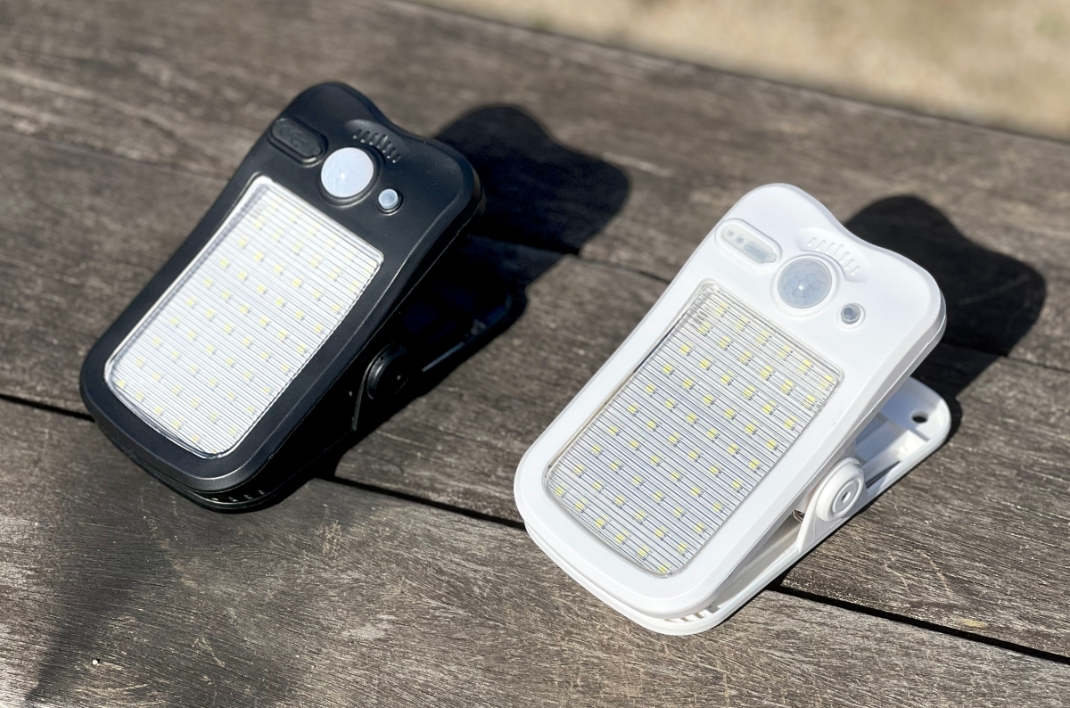 パクっと挟むだけ、どこでも明るい。生活雑貨の「人感センサー付きLED」が、結構キャンプ向きです