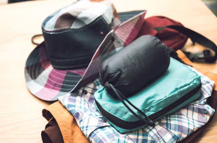 整頓されたアウトドアウェア