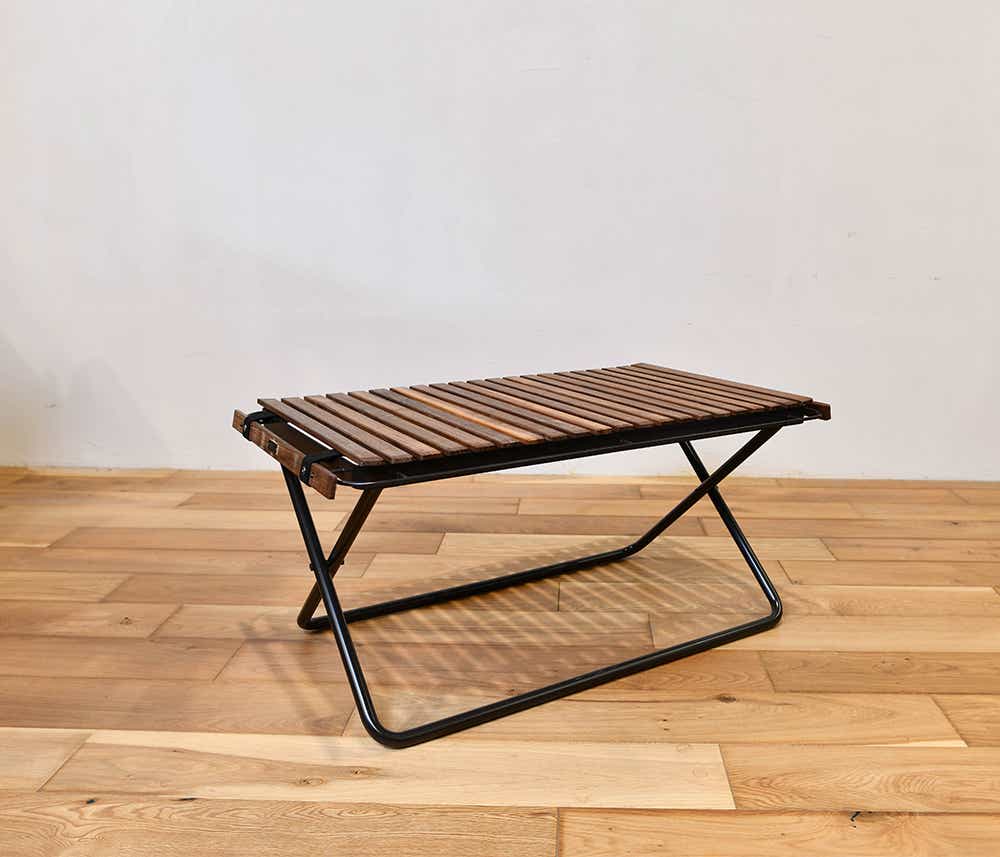 深みある木目が映える上質リビングテーブル