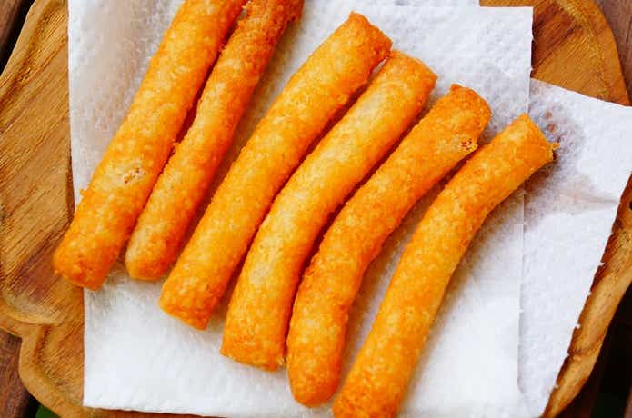 業務スーパーのカリカリチーズスティックを上げたところ