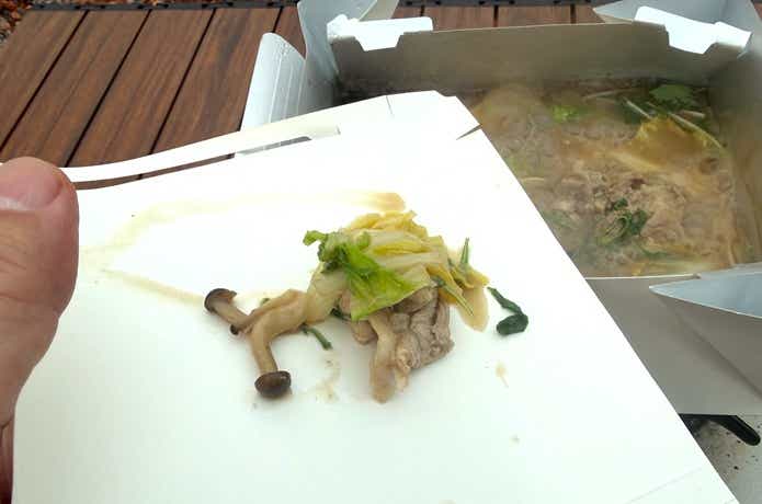 「使い捨て紙鍋」_フタを取り皿使用