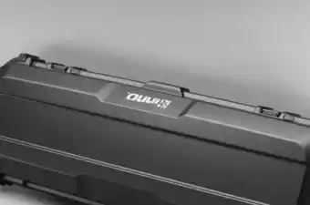 無骨なINNOルーフボックスに新作。“横にもう1つ積める”スリムモデルが登場