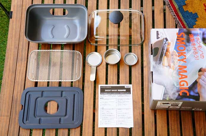 アドバンダーの燻製器「マジックボックス」の内容物