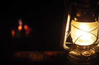 オイルランタンの金字塔。「フュアーハンドランタン」魅力から使い方まで丸わかり特集！