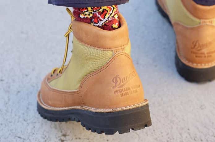 ダナーライト リバイバルの後ろ