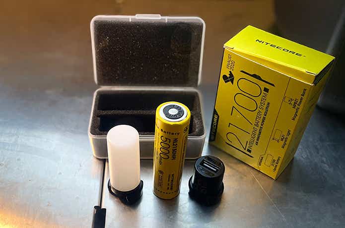 ナイトコア「インテリジェント バッテリーシステム」中身出したところ