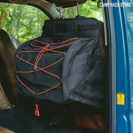 車内に吊り下げるだけで、靴や小物を浮かせて収納できる便利アイテム