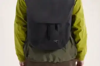 「結局これに落ち着く」アークテリクスの“街で使えるリュック”おすすめ3シリーズ