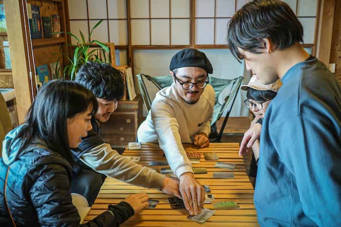 さかなかるたで遊ぶ