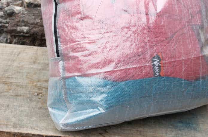 中に寝袋を入れてある