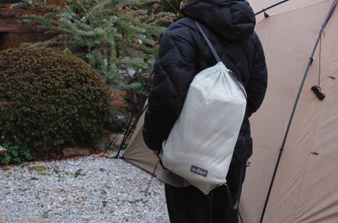 ULナップサックを背負っているところ