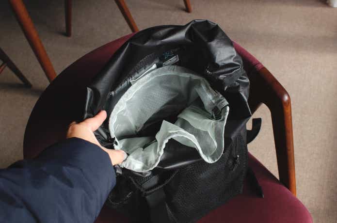 ULナップサックをリュックのライナーにしている