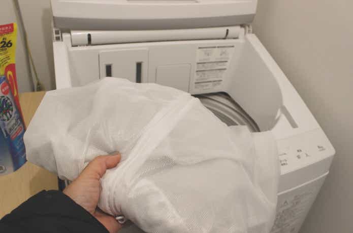 難燃毛布を洗濯ネットに入れてある