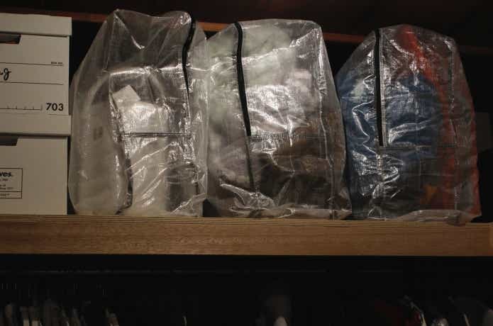 ディムパに入れた布団をWICに収納している