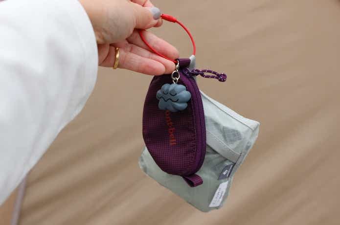 収納状態でキーチェーンに吊るしている