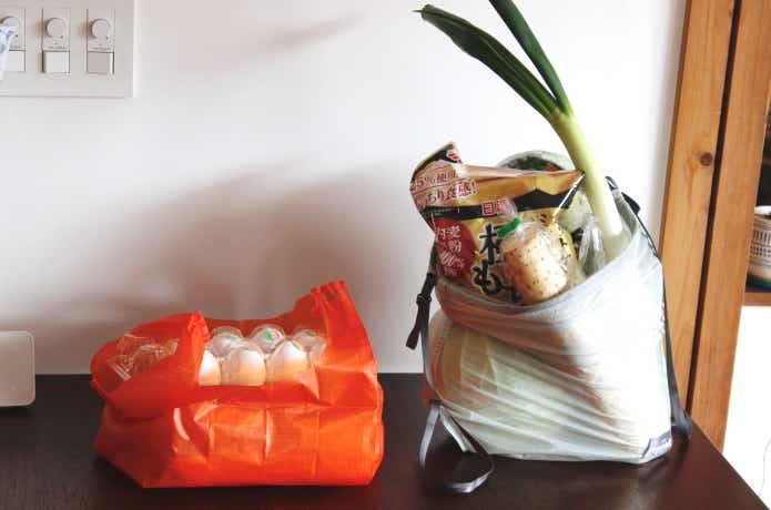 野菜など詰めた状態のULナップサック+卵パックを入れたフラットバッグ4