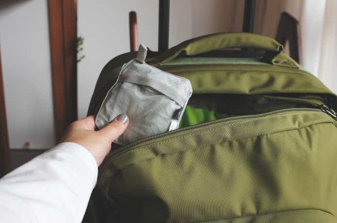 ULナップサックをキャリーケースに忍ばせている