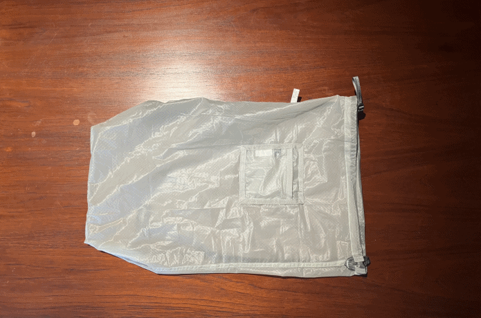 U.L.ナップサックを広げた状態から収納