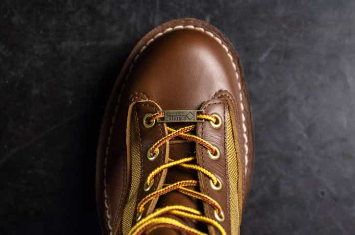 ダナーライトの爪先