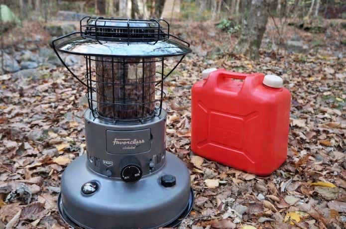 ストーブと灯油タンク