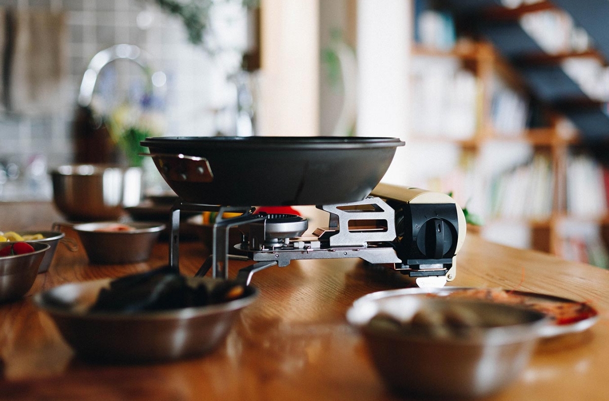 「家でも使える」が正解。焼肉も外ごはんも捗る“キャンプ用コンロ”21選