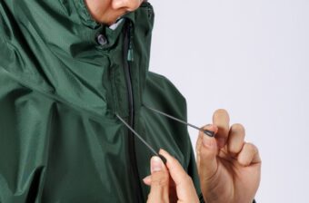 街でもアウトドアでも失敗しない。モンベルのマウンテンパーカーおすすめ7選