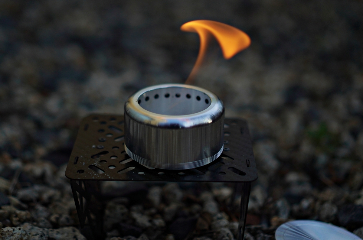 コンパクトで二次燃焼！TMR industriesの「F.D.STOVE」を試してみた