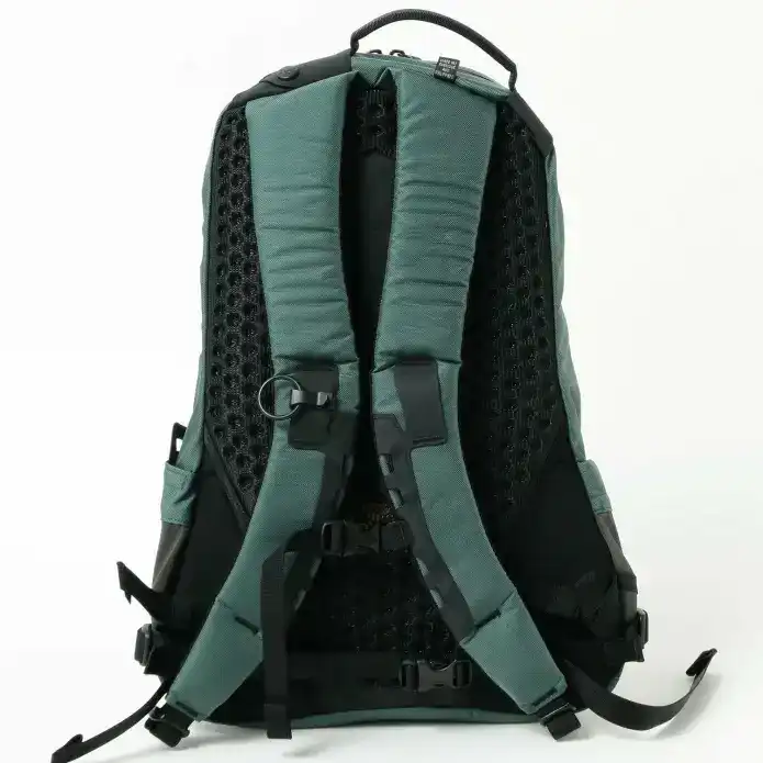 アークテリクス「アロー16」