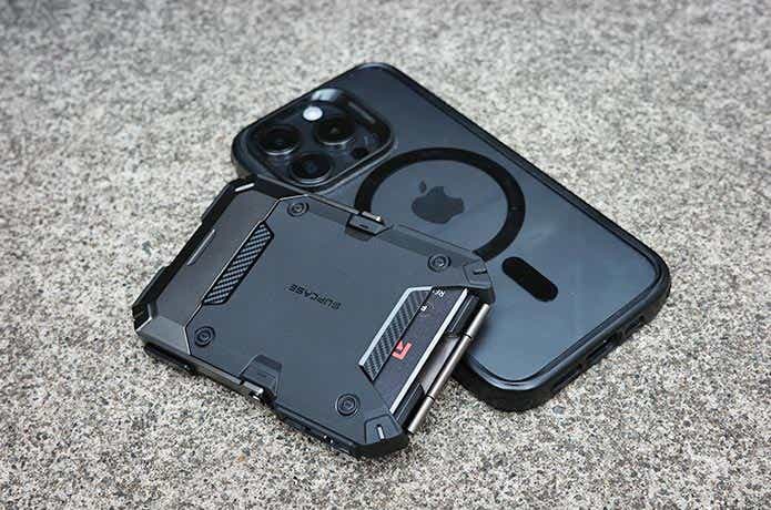 iPhoneとSUPCASEのMagSafeウォレット