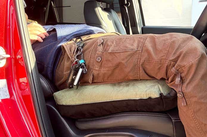 くるまドットコム「車中泊用インフレータブル段差解消マット」寝たところ