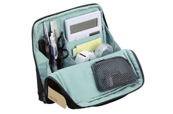 文房具の入ったコクヨ ハコビズ ツールペンスタンド