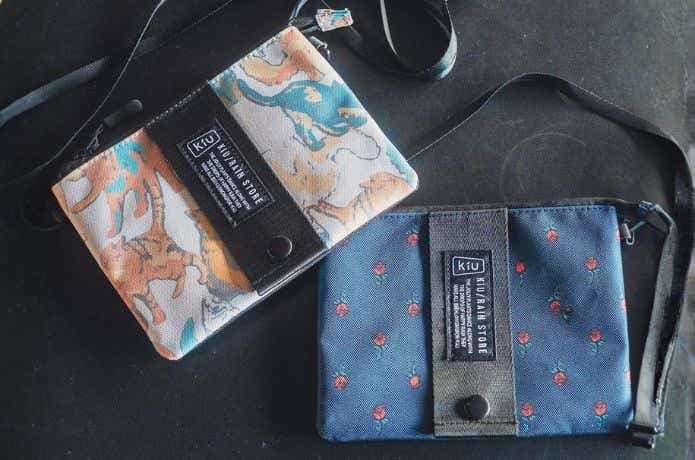 色違いのKiU エチケットポーチ 2ND