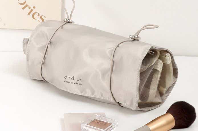 丸まった3COINS(スリーコインズ) ポケット付き取り外しポーチ／and us