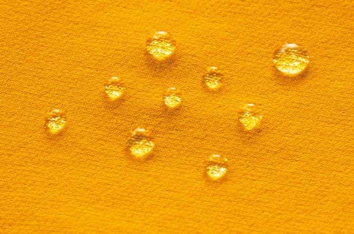 ワークマン プレミアム超撥水ソフトシェルトレックフーディの撥水素材