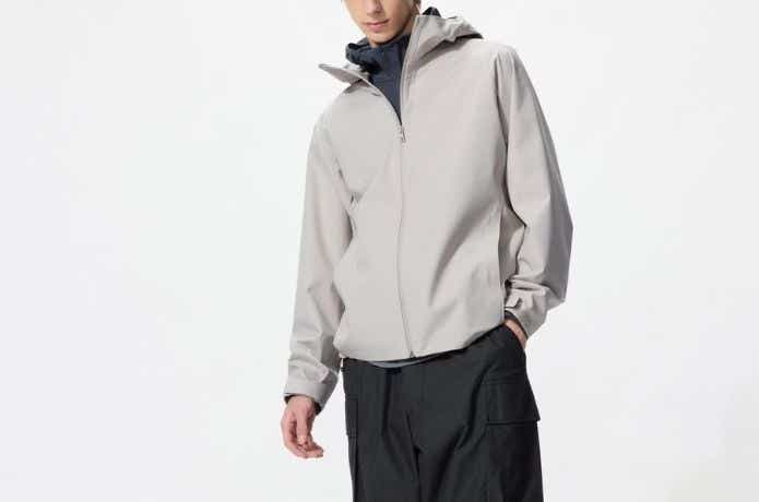 ユニクロ ブロックテックパーカ3Dカット