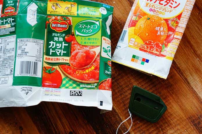 ミドリのボックスカッターと食品・飲料パック